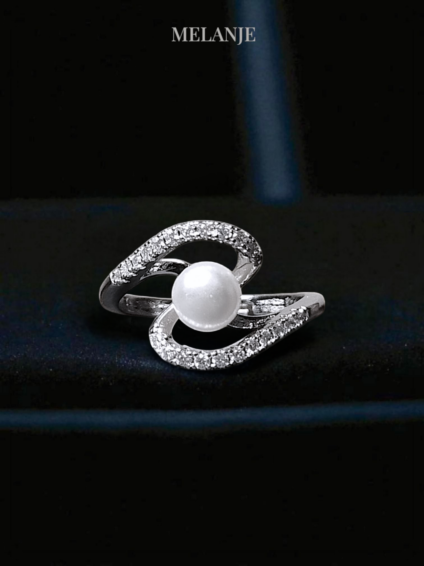 Luxury Pearl Ring with Inlaid Cubic Zirconia