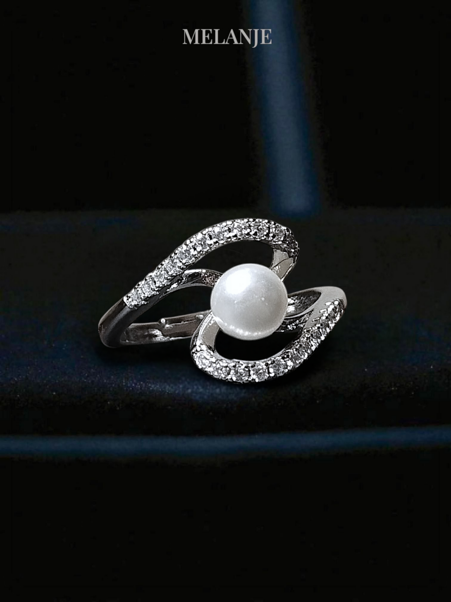 Luxury Pearl Ring with Inlaid Cubic Zirconia