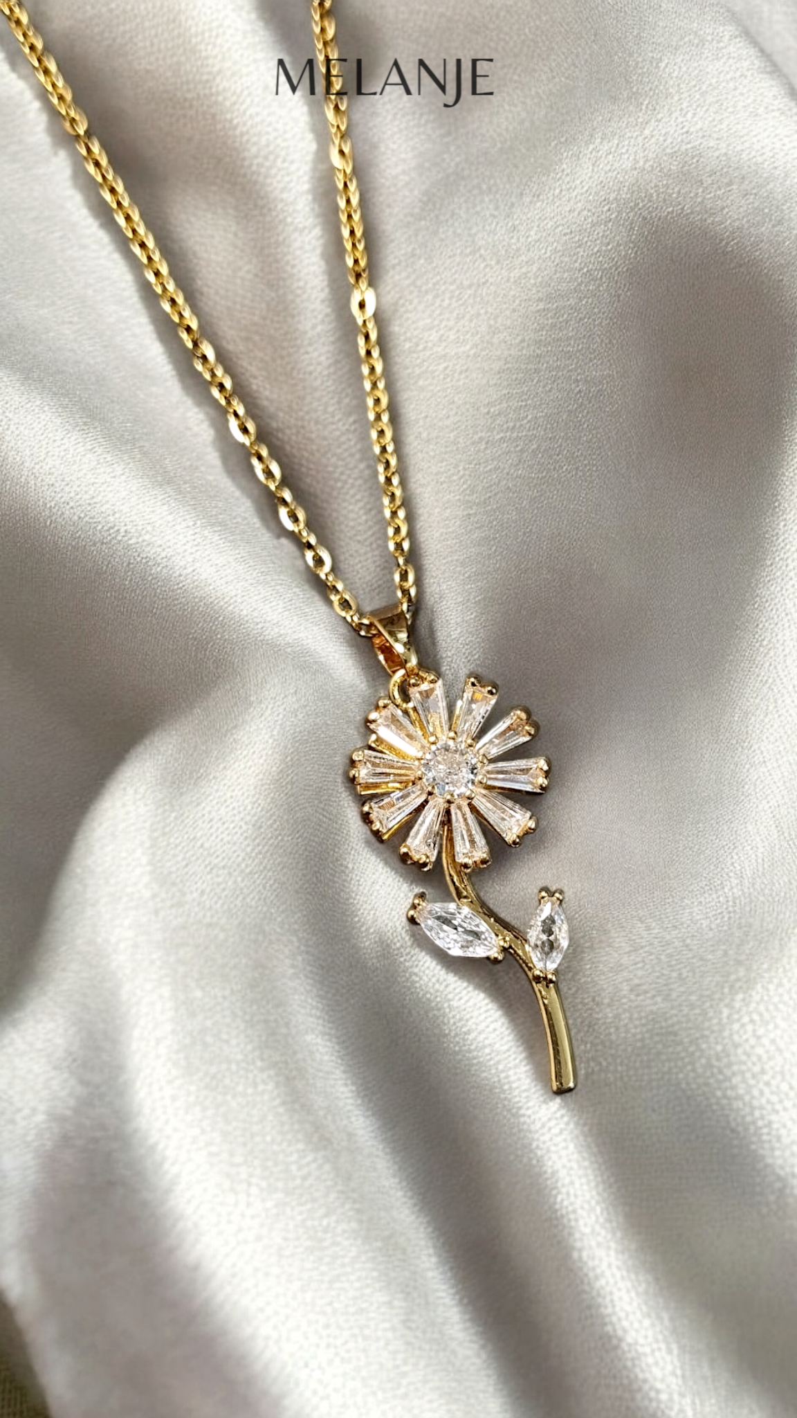 1k Gold Plated Stainless Steel Rotatable Luxury Flower Pendant Necklace